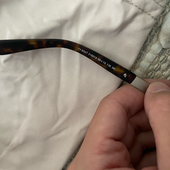 Tory Burch NWT Gold Aviator Sunglasses - Picture 9 of 16